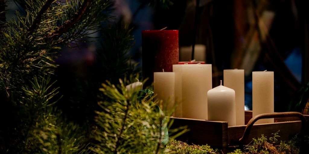 Holiday Candle Sale Draws Shoppers as Christmas Season Peaks